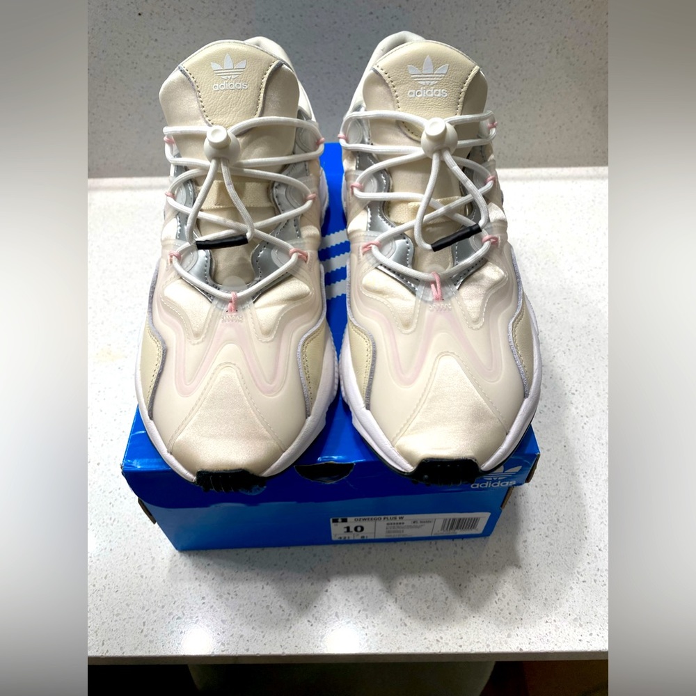 Like new. Worn twice. Unisex sneakers. Comfy and sporty. Woman’s 10 Wide
